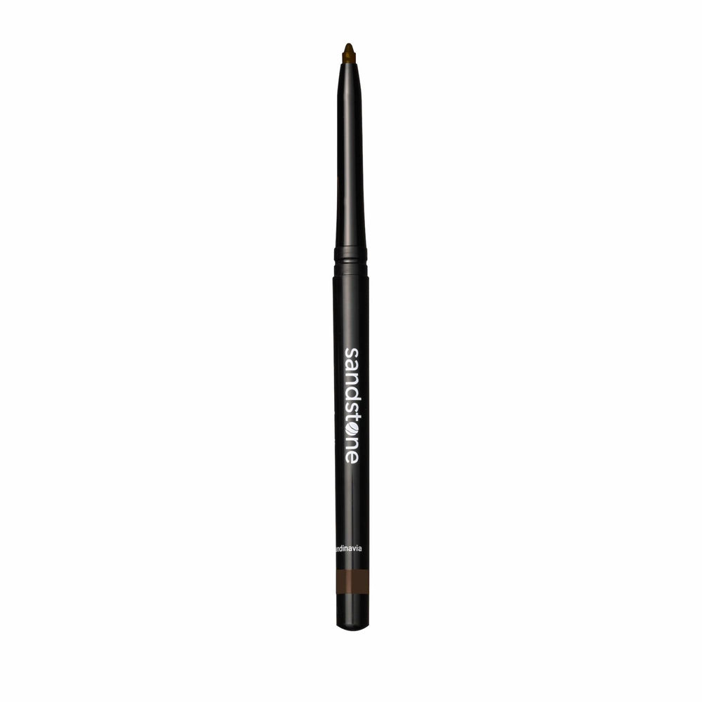 Sandstone Scandinavia applied on eye warm daylook displaying natural, soft lash‑line definition