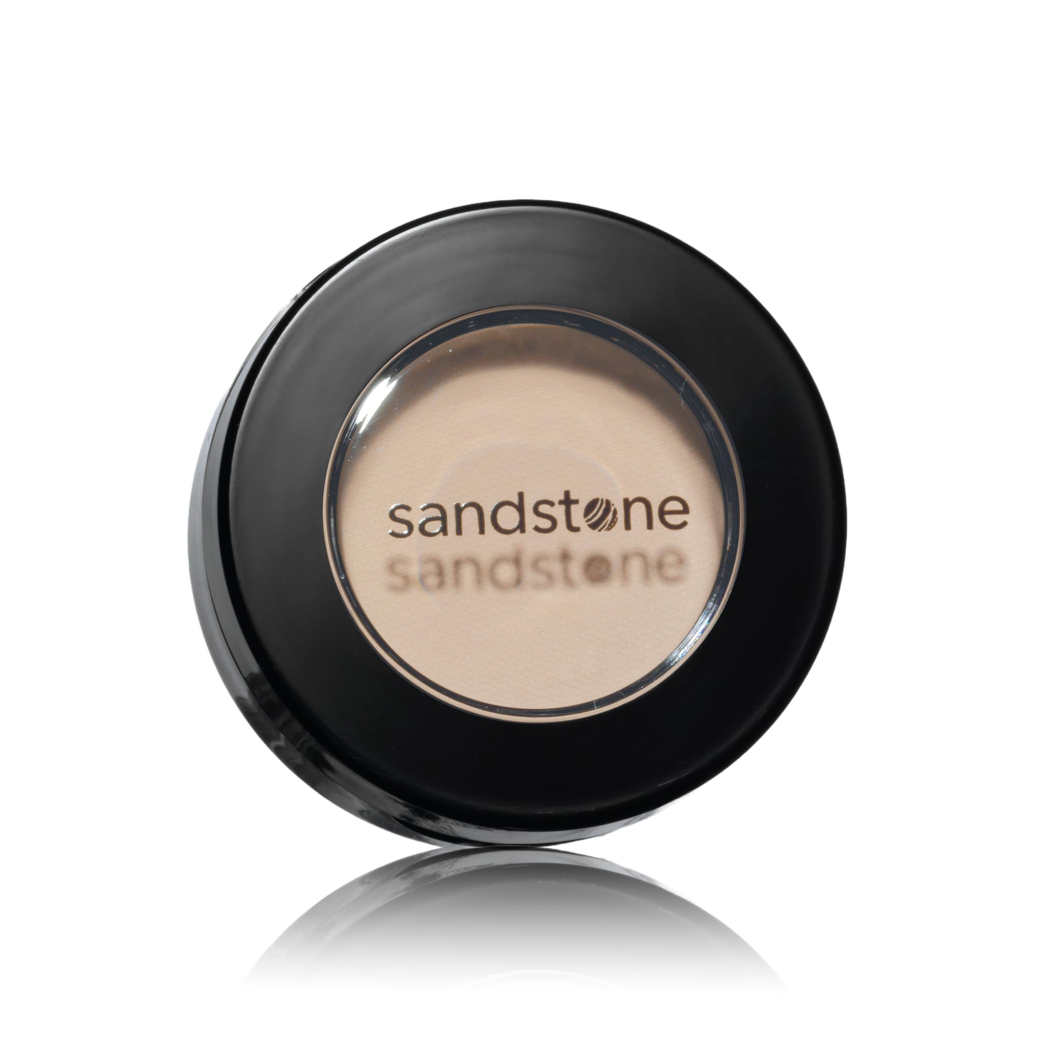 Sandstone Scandinavia eyeshadow 262 on brush demonstrating pick-up and blendability benefit: even application