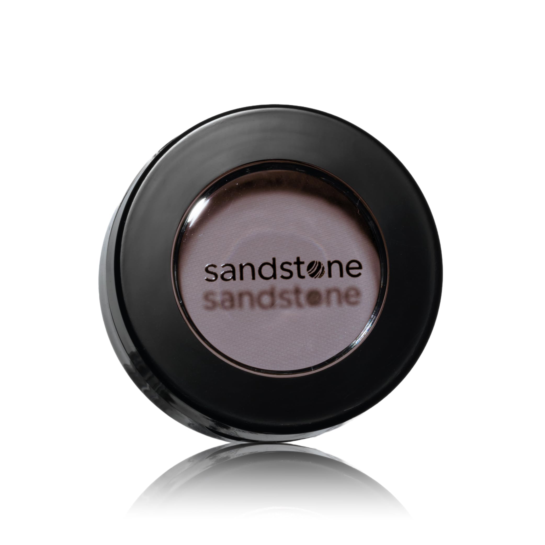 Sandstone Scandinavia model wearing grey-lady illustrating wearable smoky eye result