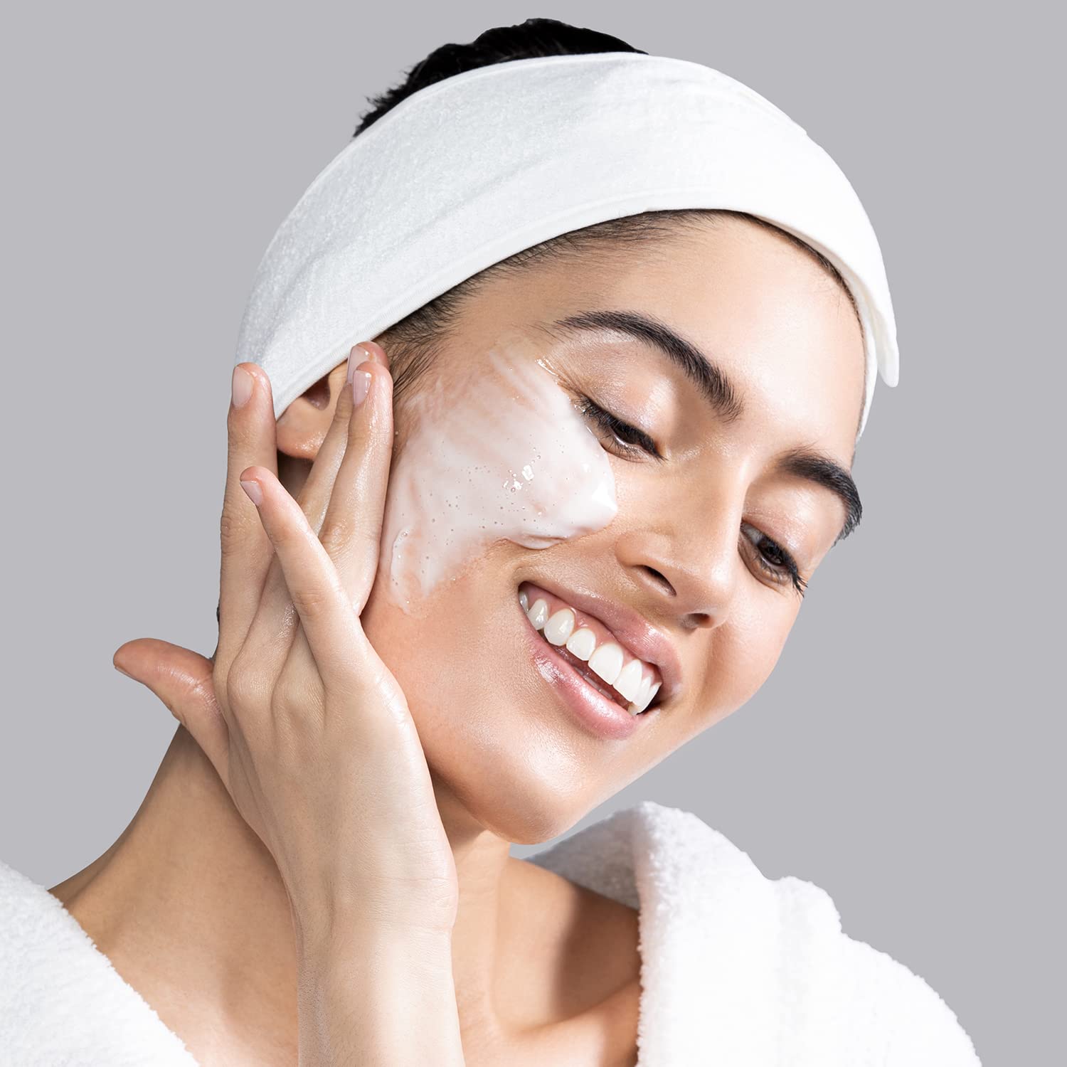Sanitas close-up texture of lemon cream cleanser highlighting moisturizing feel