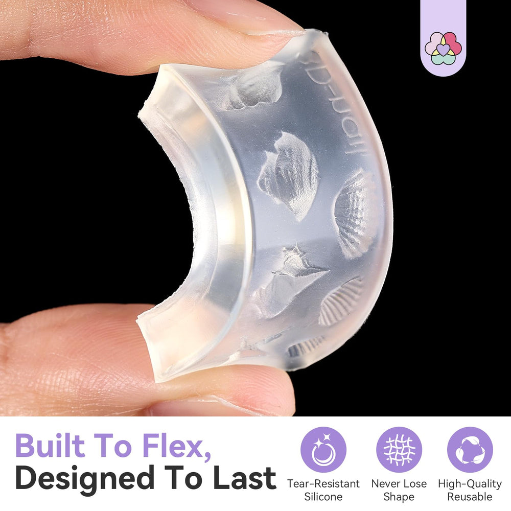 SAVILAND molds on salon table with manicure tools illustrating fast professional workflow