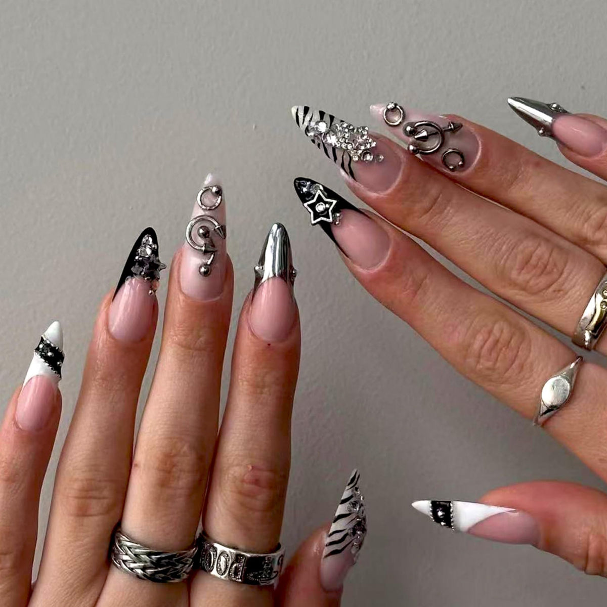 SEENEEY front packaging of 24pcs almond black nails showing included sizes and design benefits
