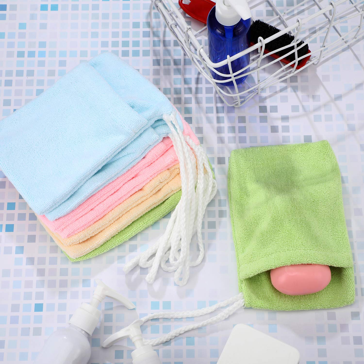 Shappy drawstring and hang loop detail for quick drying and tidy storage