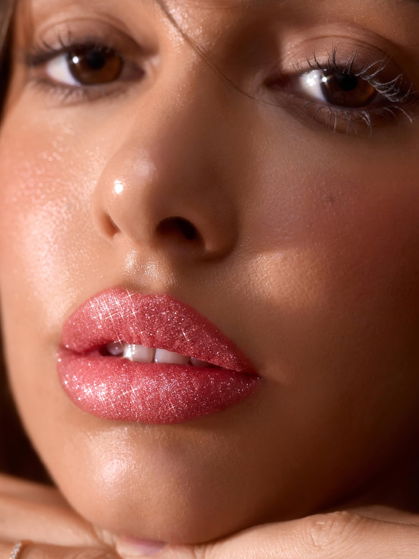 SHEGLAM glitter applied on lips demonstrating high-shine finish