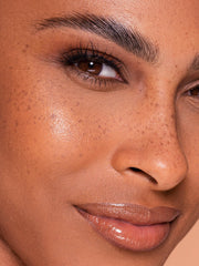 SHEGLAM application sponge blending demonstrates smooth, streak-free coverage