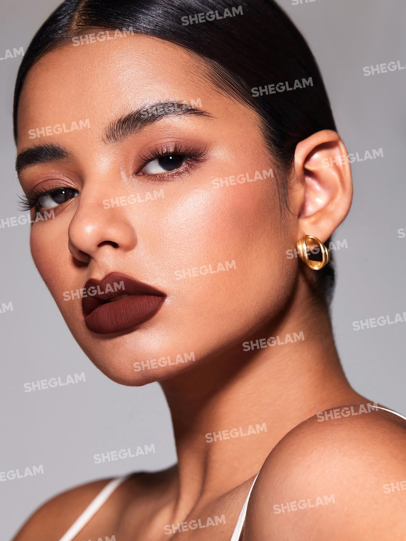 SHEGLAM creamy texture stroke showing smooth high-pigment payoff