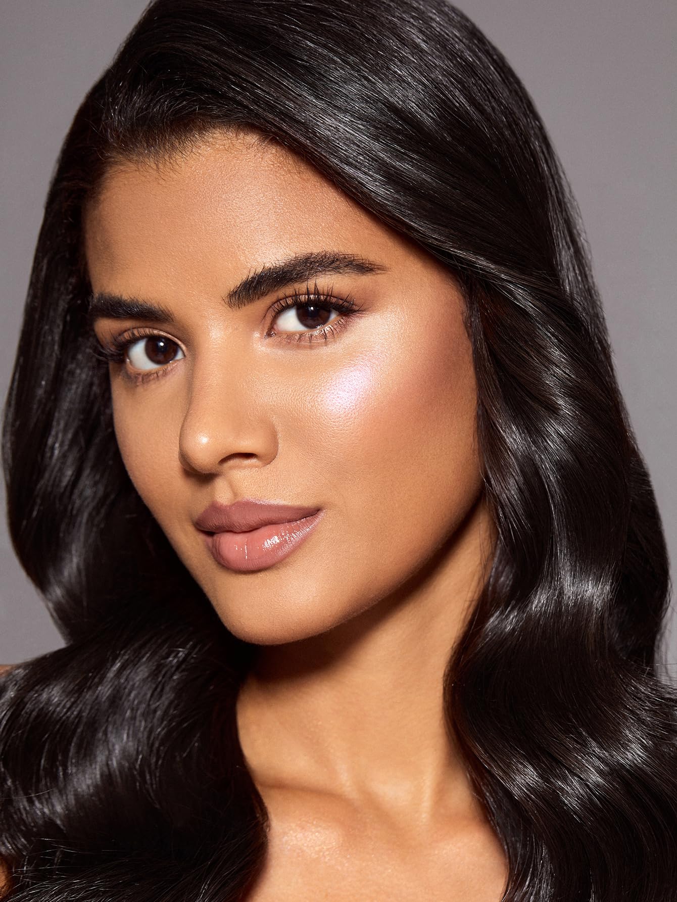SHEGLAM creamy Vanilla Frost texture close-up showing smooth blendability