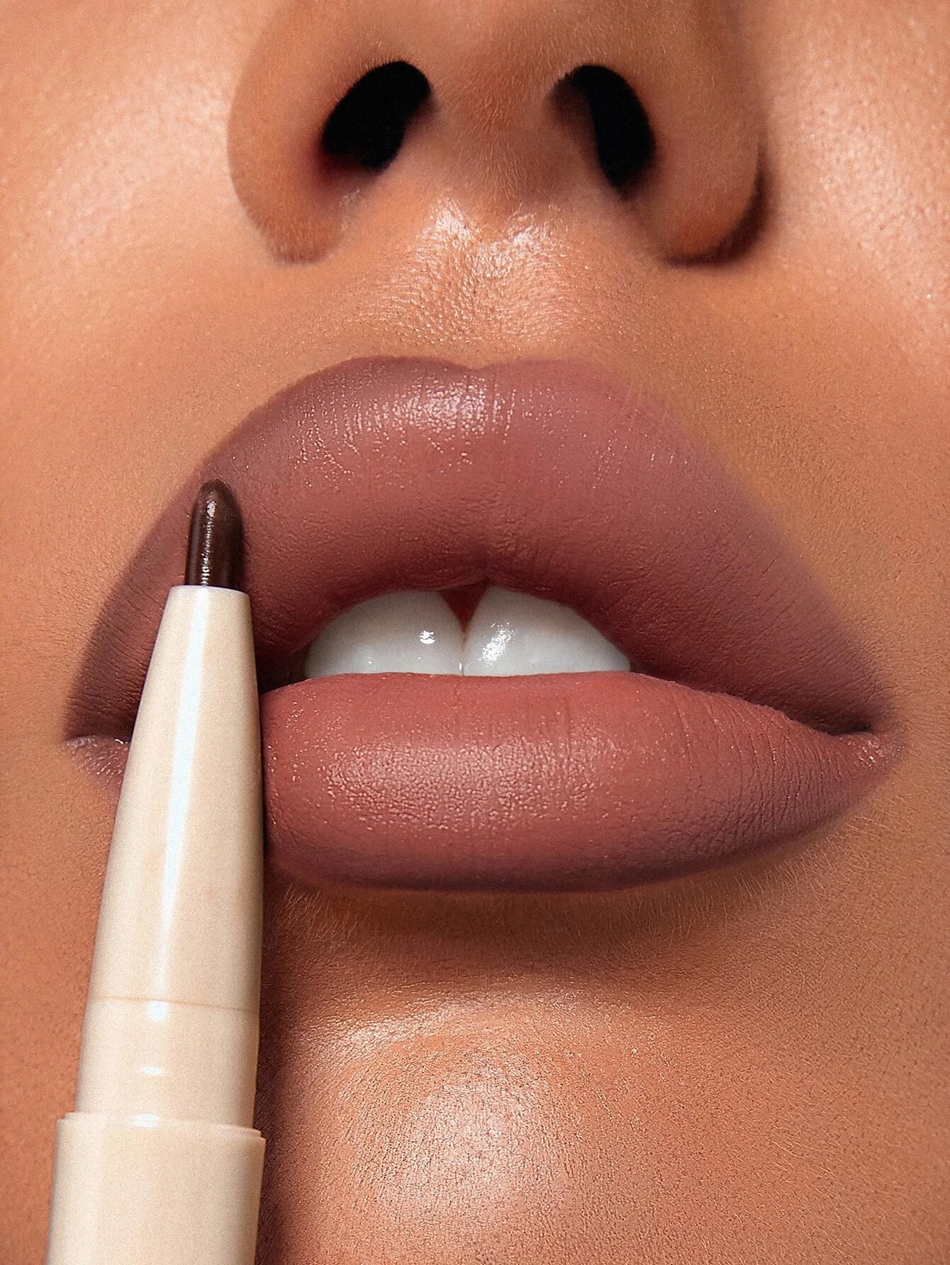 SHEGLAM close-up of precision liner tip for clean lip edges