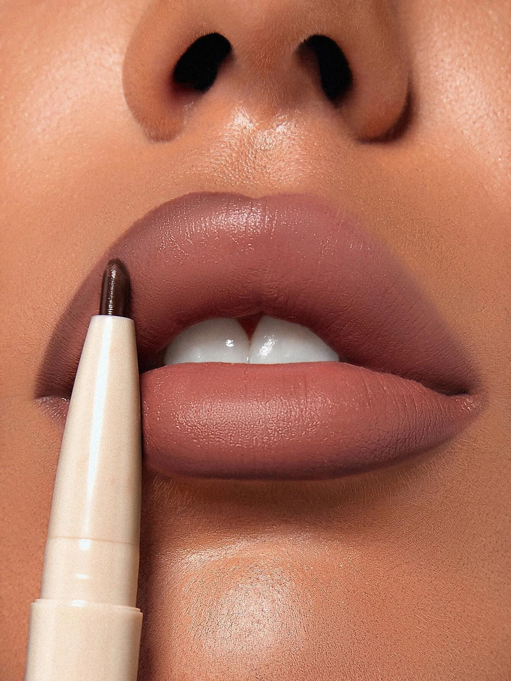 SHEGLAM close-up of precision liner tip for clean lip edges
