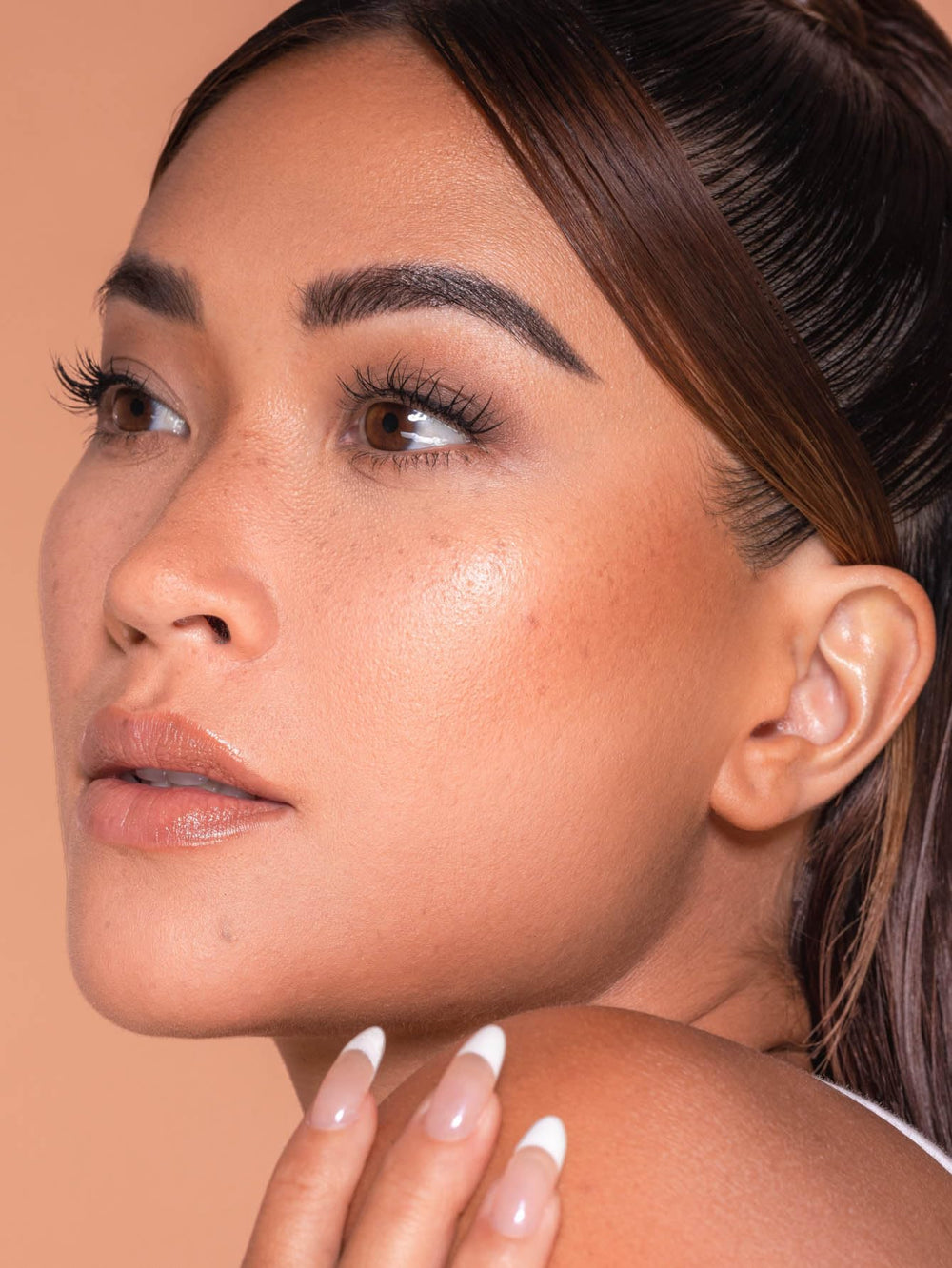 SHEGLAM pump dispensing foundation highlighting easy application benefit