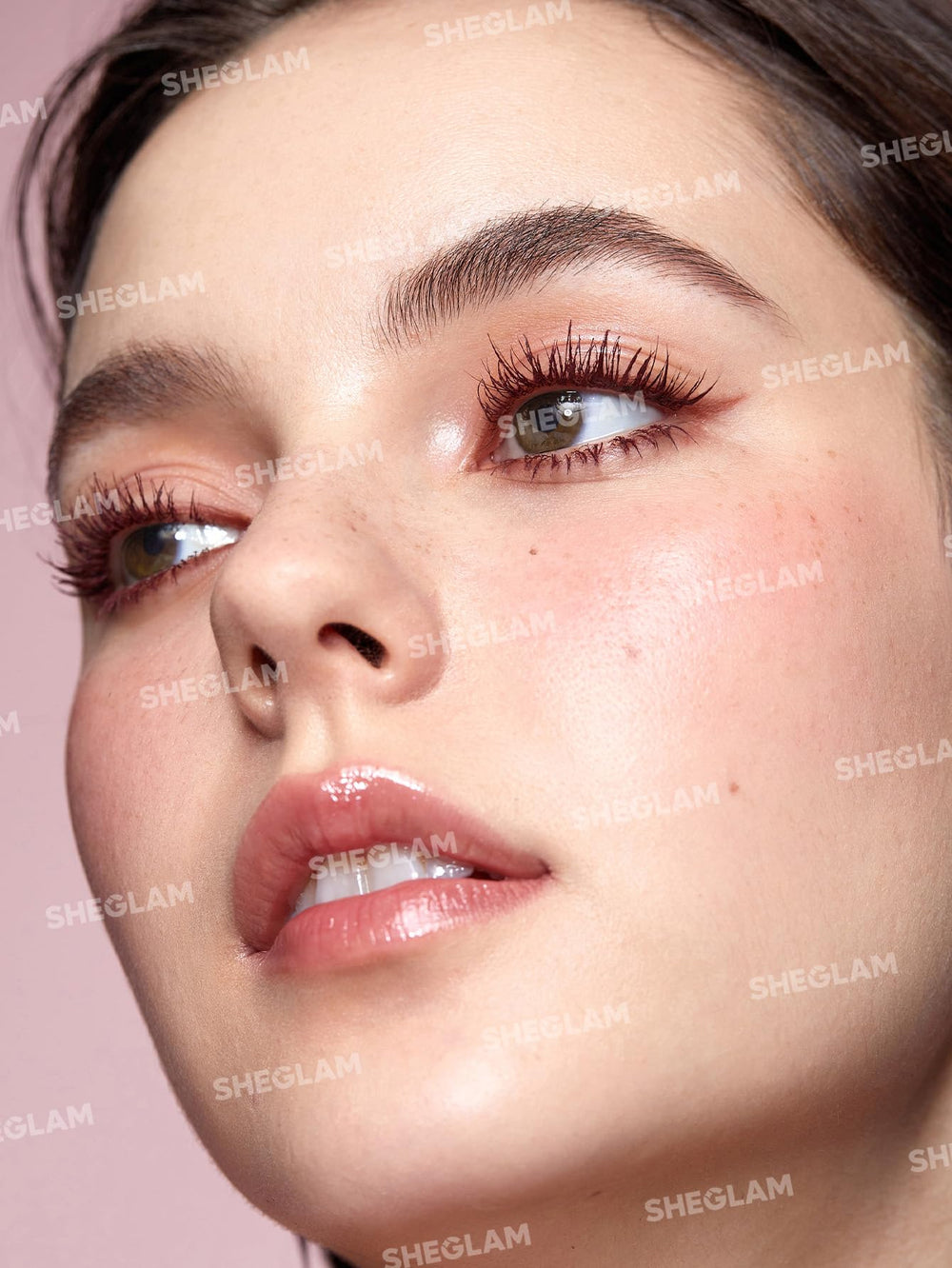 SHEGLAM open wand detail displaying brush shape and easy application