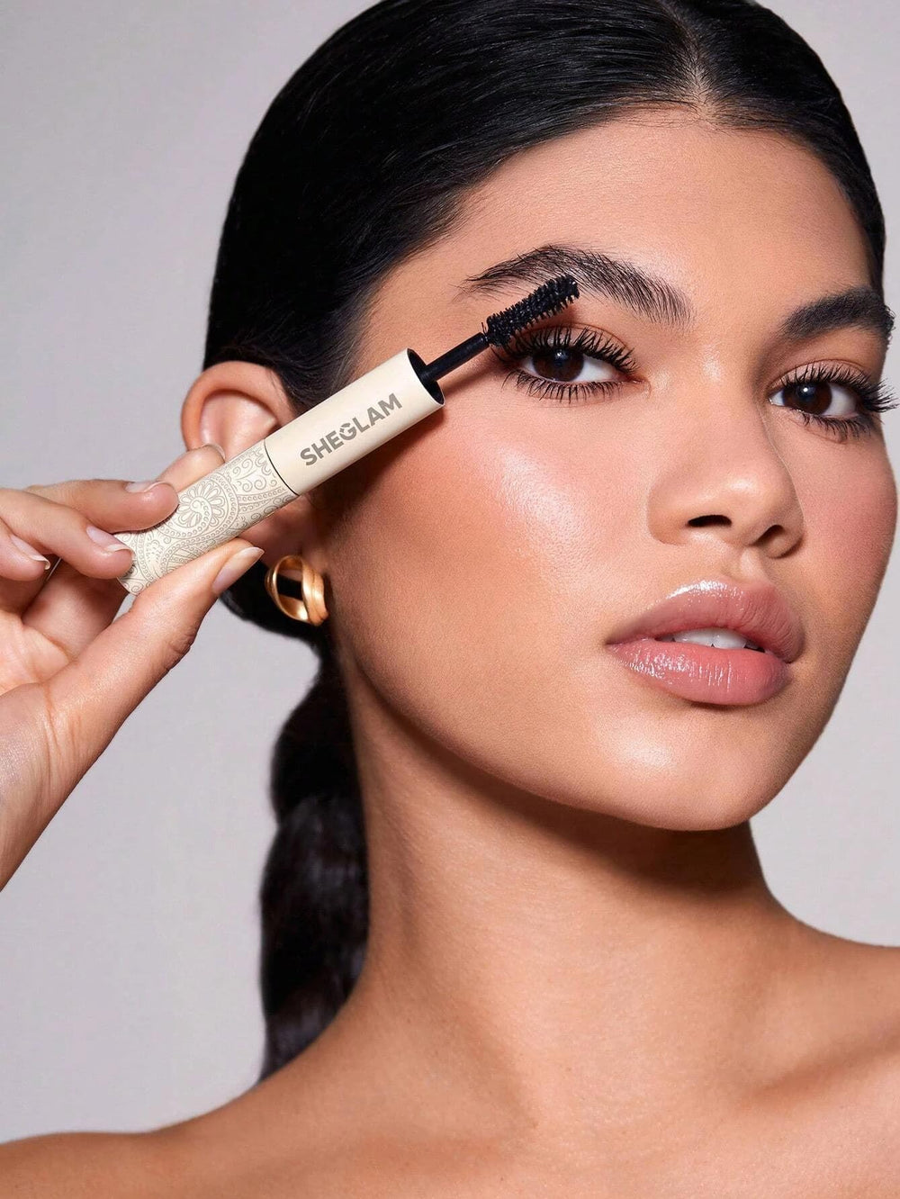 SHEGLAM wand texture with formula illustrating smooth, buildable application