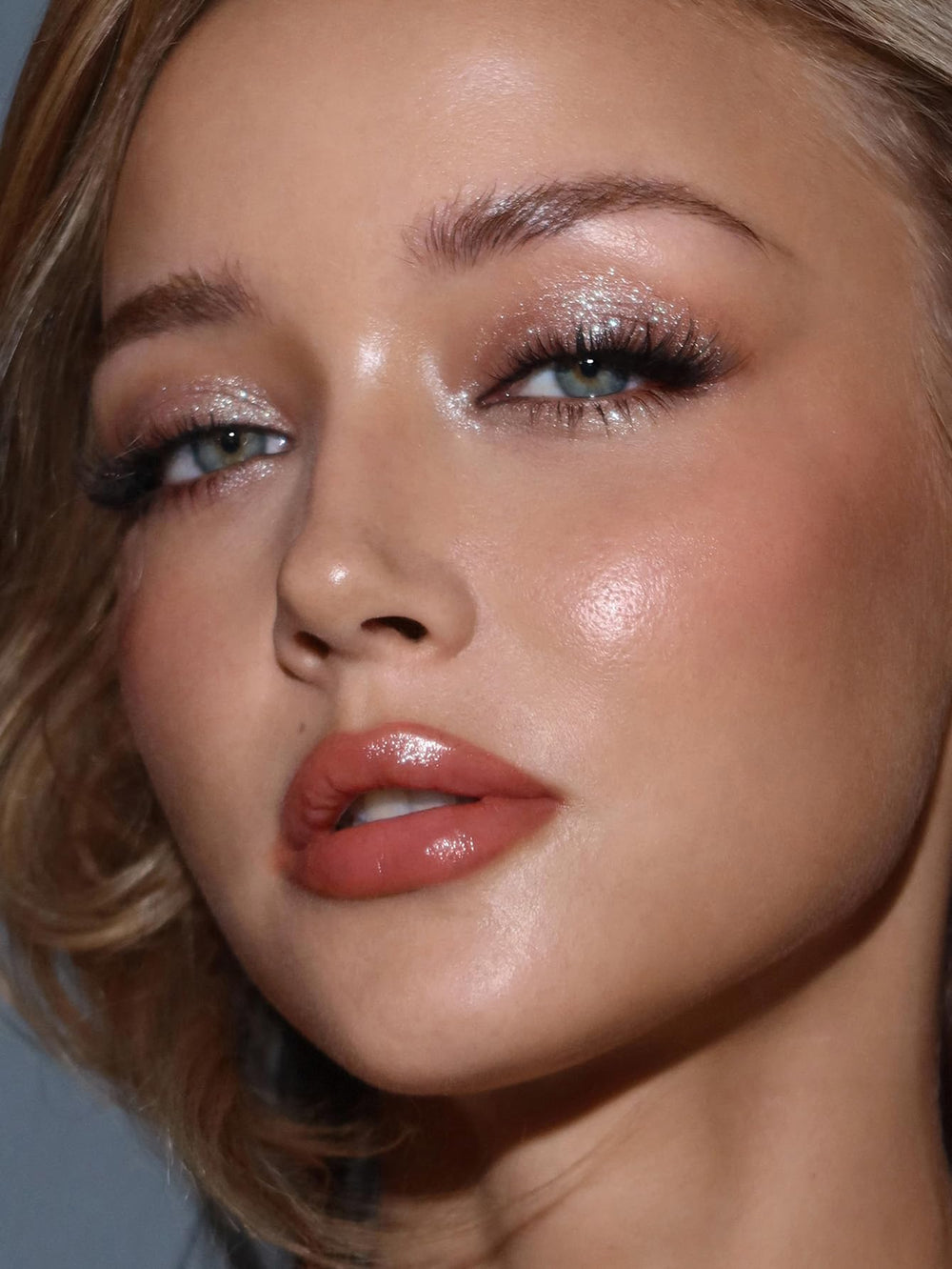 SHEGLAM pan close-up revealing baked gelée shimmer and ultra-fine sparkles