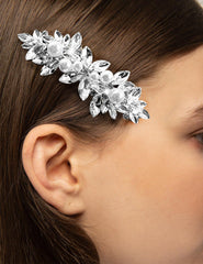 SHEHARUHI clips styled on loose waves, adds glamorous detail for photos