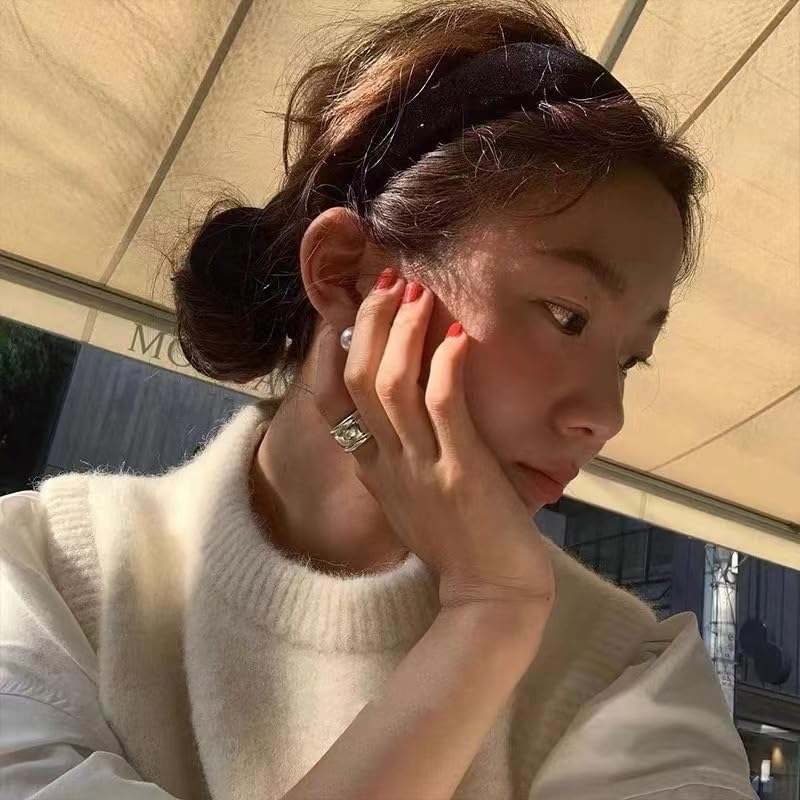 ShiQiao Spl headband worn with long hair demonstrating secure hold and polished look