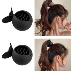 SHUNGXINYI clip worn with outfit showing decorative flair and versatility