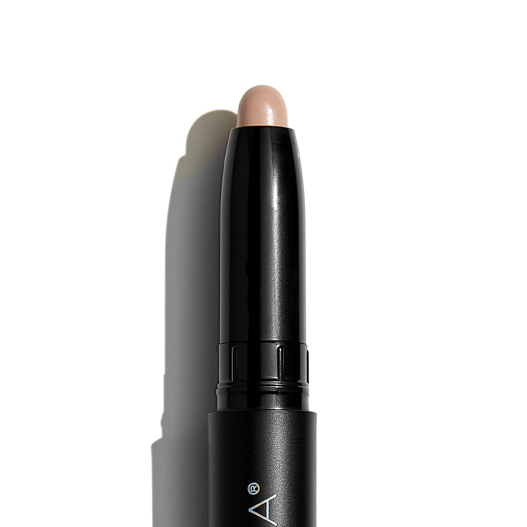 Sigma Beauty retractable tip close-up demonstrating smooth glide and precise application