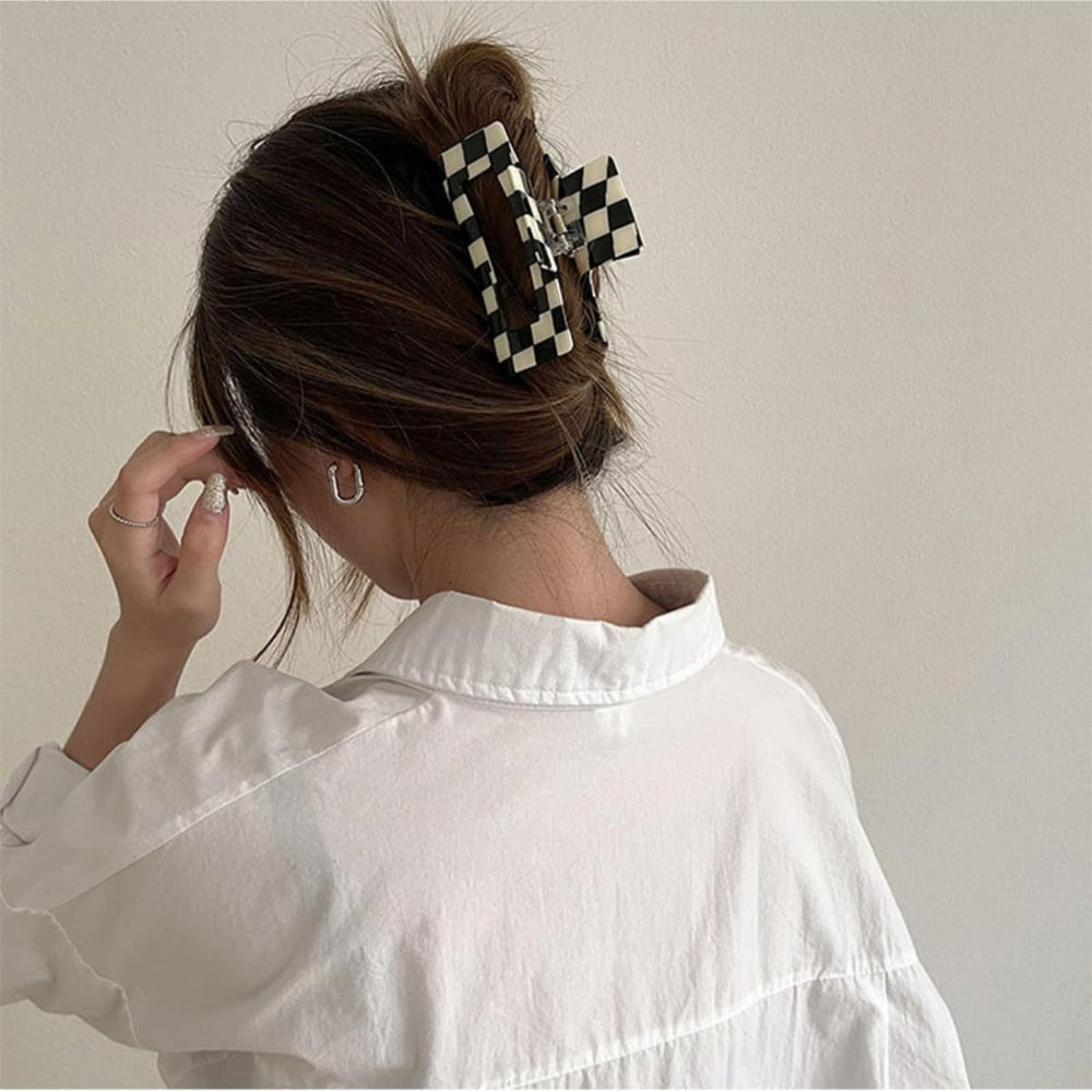 SINIDE clip holding hair during skincare routine, practical hands-free benefit