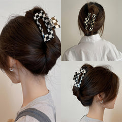 SINIDE checkered clip spring detail showcasing durable metal tension