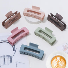 Sisiaipu close-up of clip teeth highlighting nonslip grip and hair-friendly finish benefit