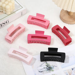 Sisiaipu clip securing a thick hair bun showing strong non-slip grip