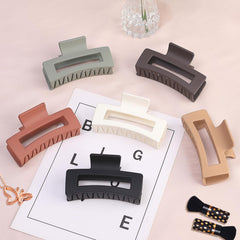 Sisiaipu clip securing a ponytail during skincare routine for no-slip convenience