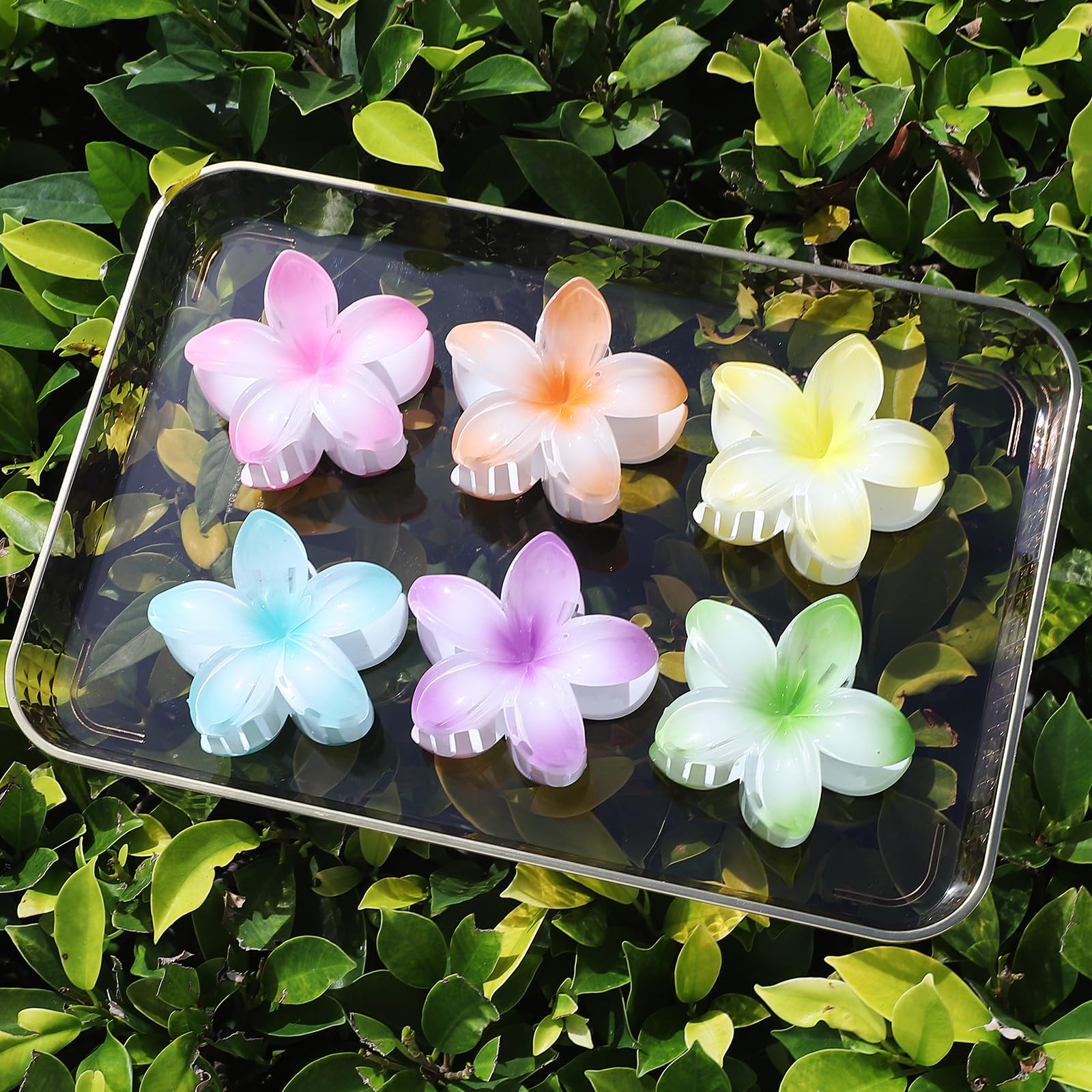 Sisiaipu clip worn in half-up hairstyle displays secure style and comfortable wear