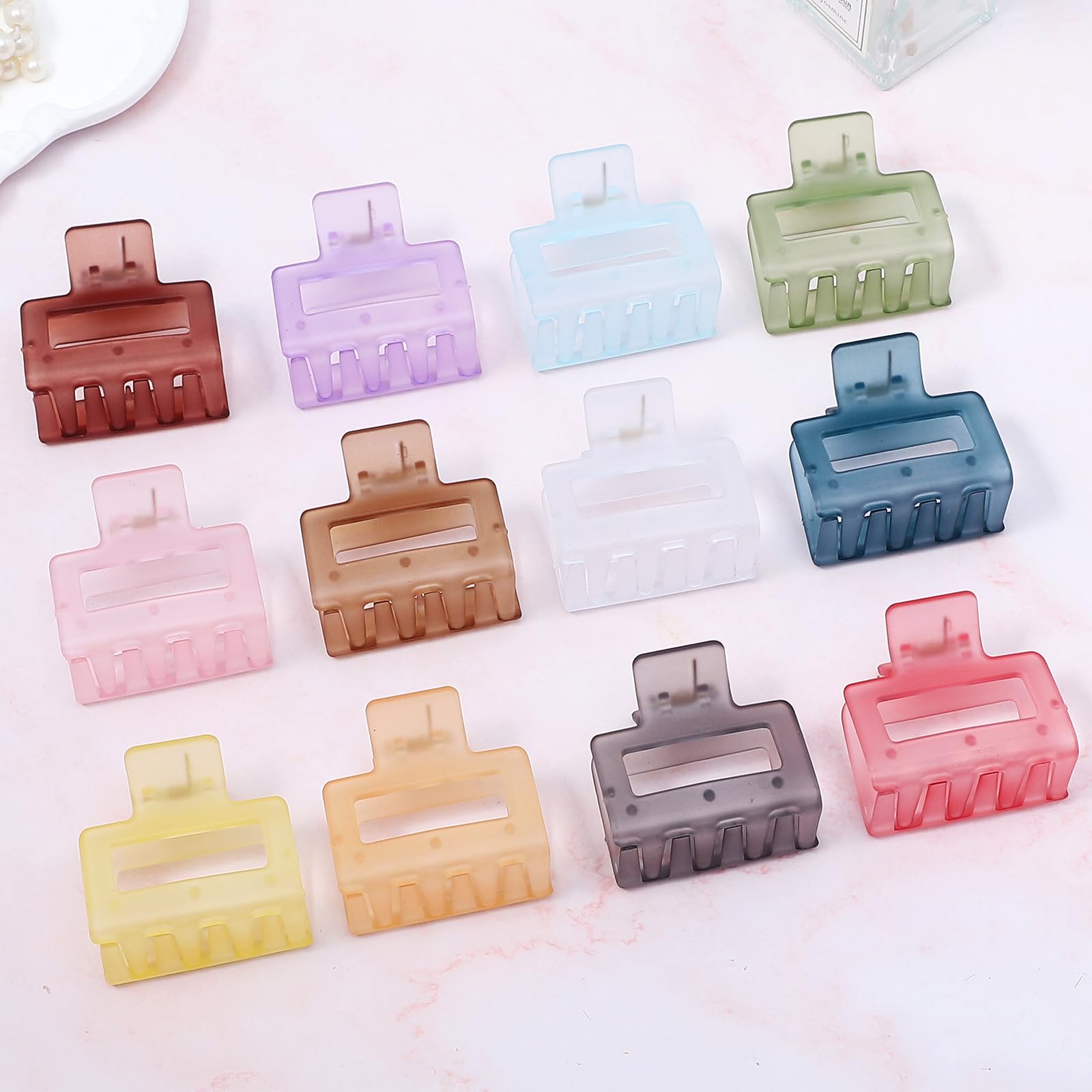 Sisiaipu clip holding half-up hairstyle providing gentle all-day hold