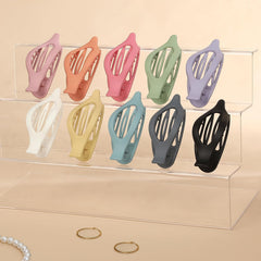 Sisiaipu clips held in hand to show size and easy portability