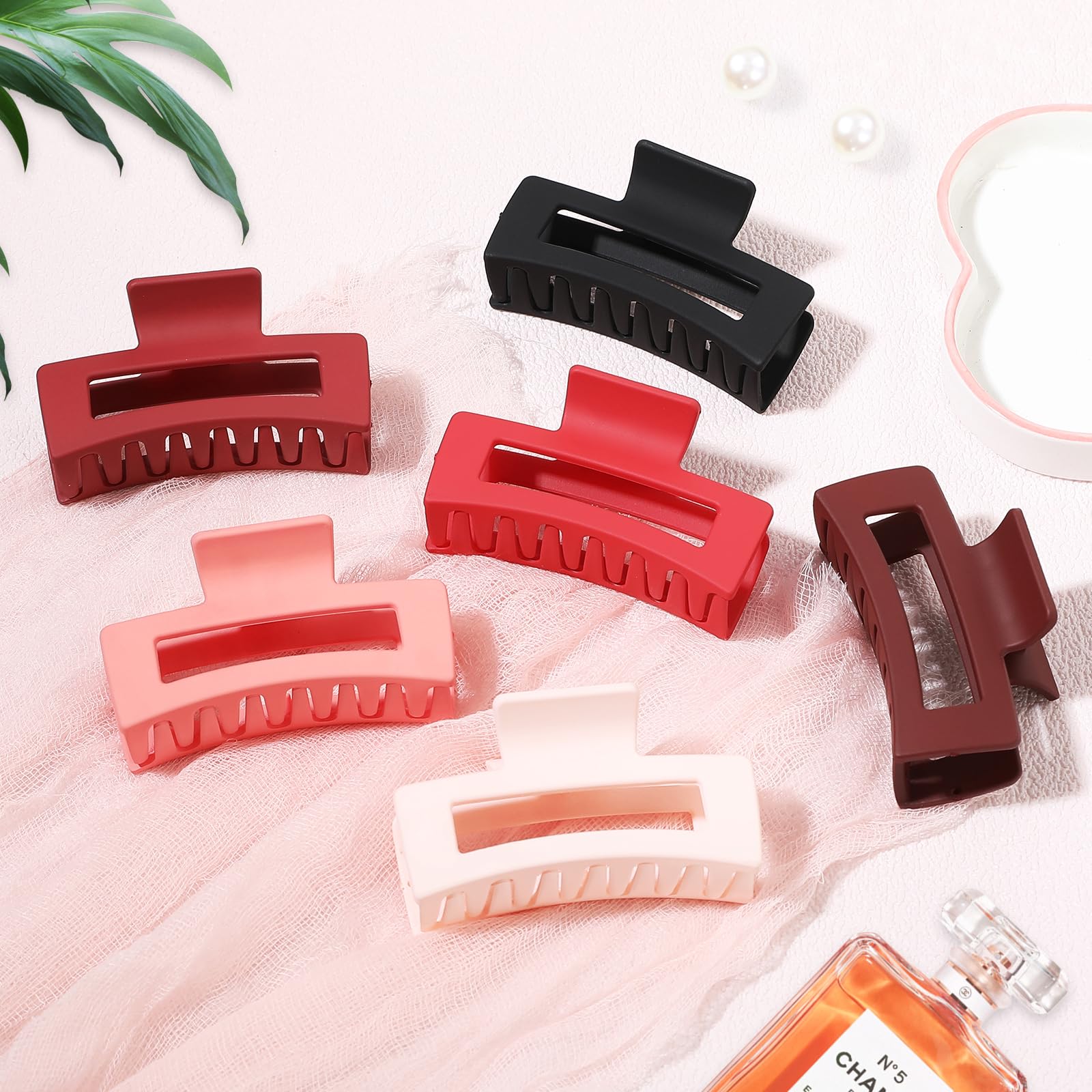 Sisiaipu clip in use holding half-up hairstyle for hands-free chores