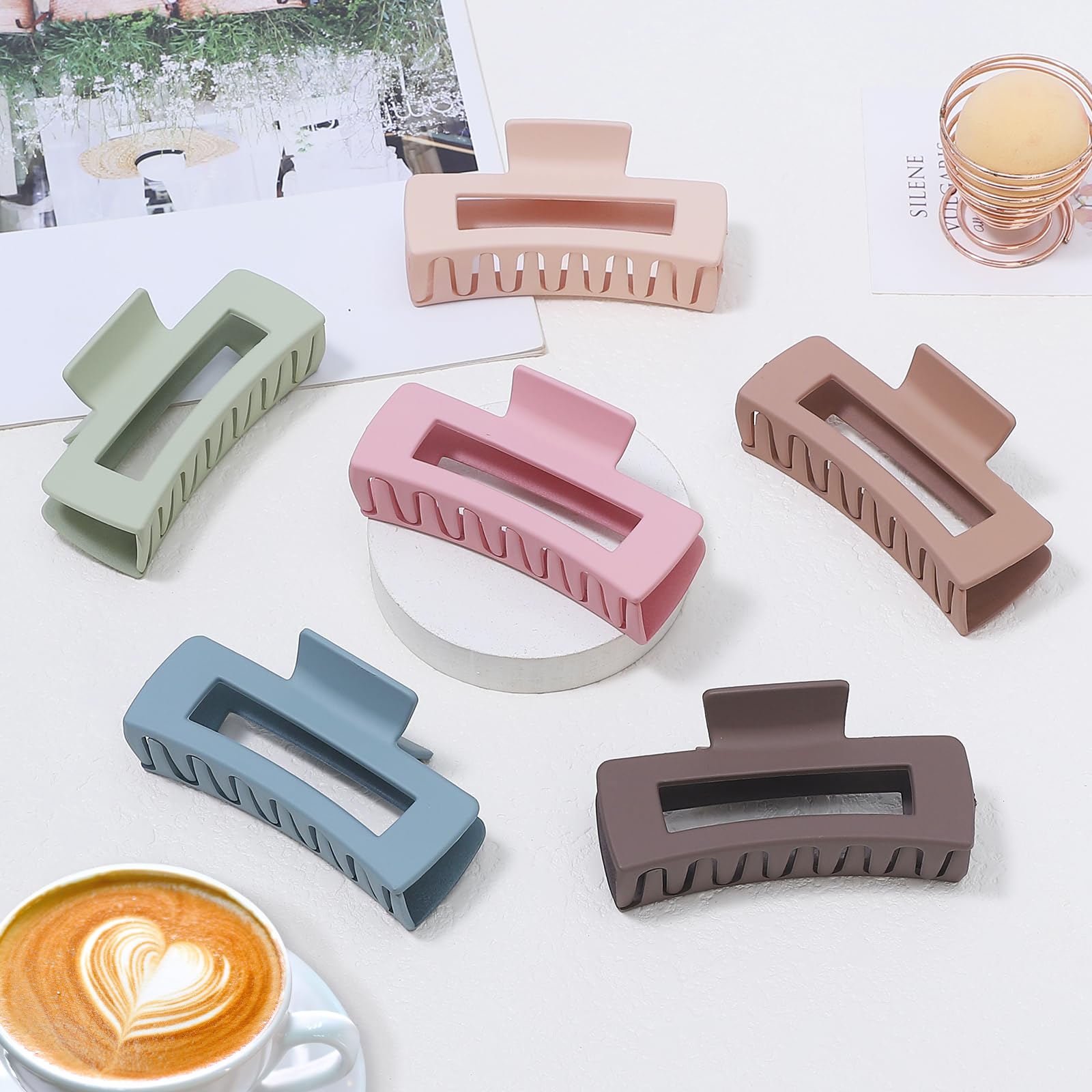 Sisiaipu clip held in hand to show 4-inch scale and easy portability benefit
