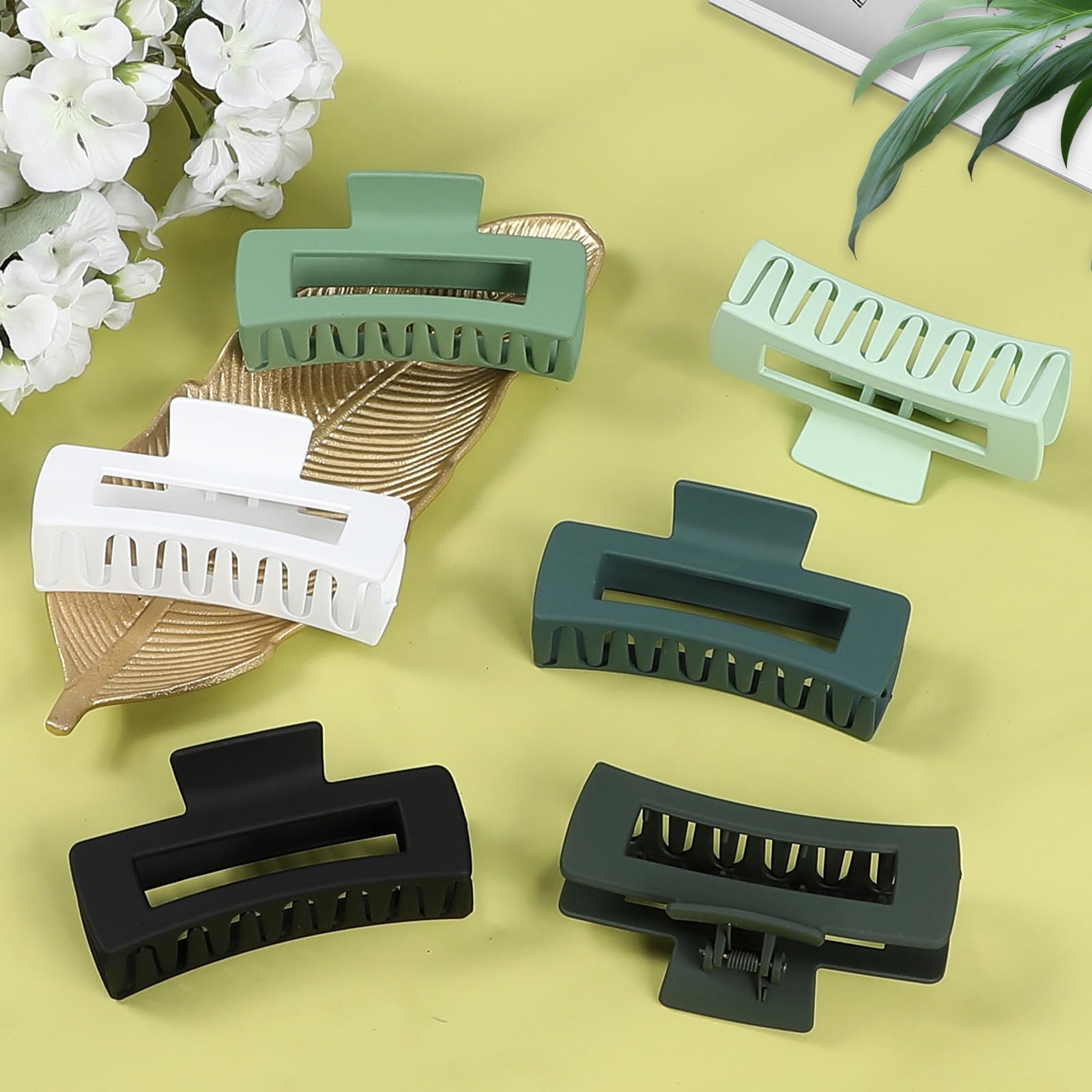Sisiaipu clip next to hand to show 4-inch size and grip
