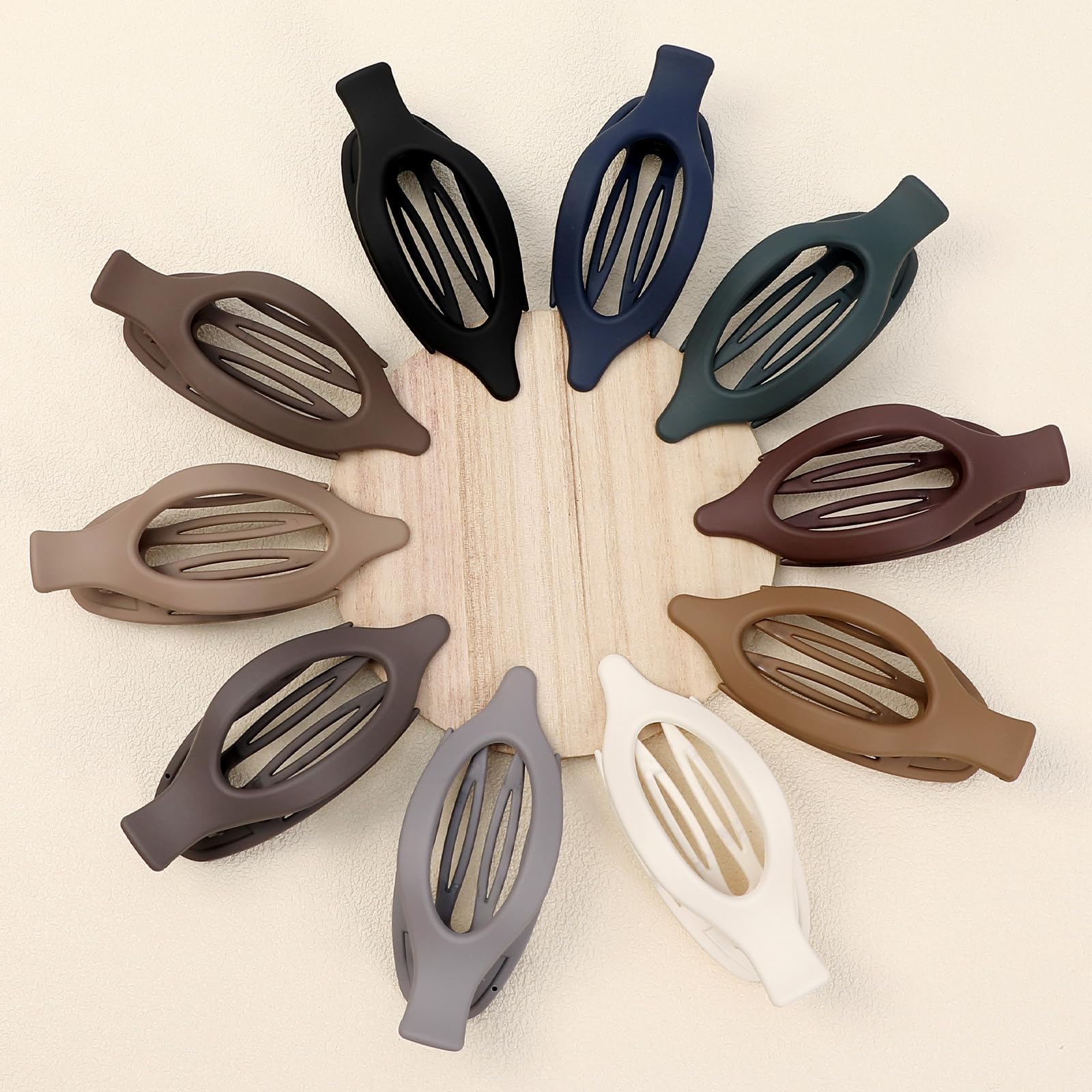 Sisiaipu clip worn in hair side profile, secure hold for daily activities