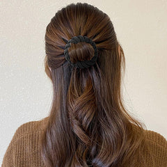 Sizobi used in a wedding hairstyle illustrating polished, event-ready look