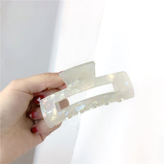 SL Sursarbelor clip holding half-up hairstyle showing comfortable all-day wear