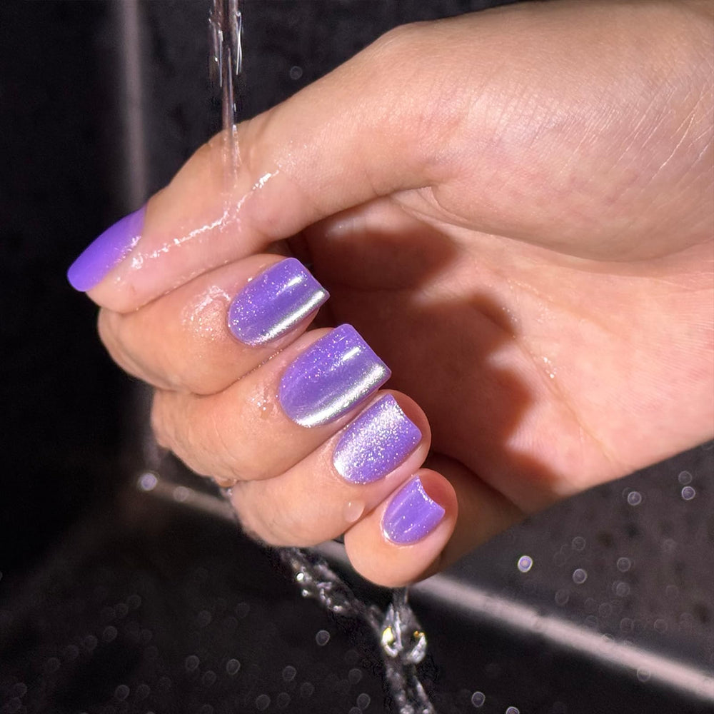 SnypeeLab nails worn on hand for everyday elegant look