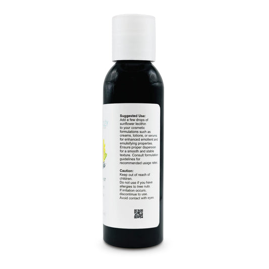 Soapeauty close-up of lecithin oil texture highlighting smooth consistency