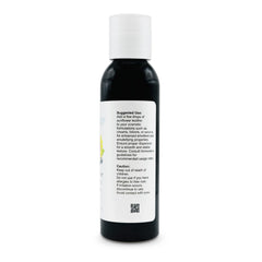 Soapeauty close-up of lecithin oil texture highlighting smooth consistency