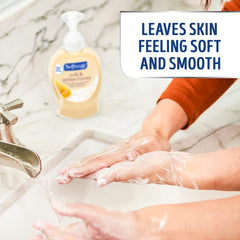 softsoap foam lather in hand demonstrating gentle cleaning benefit