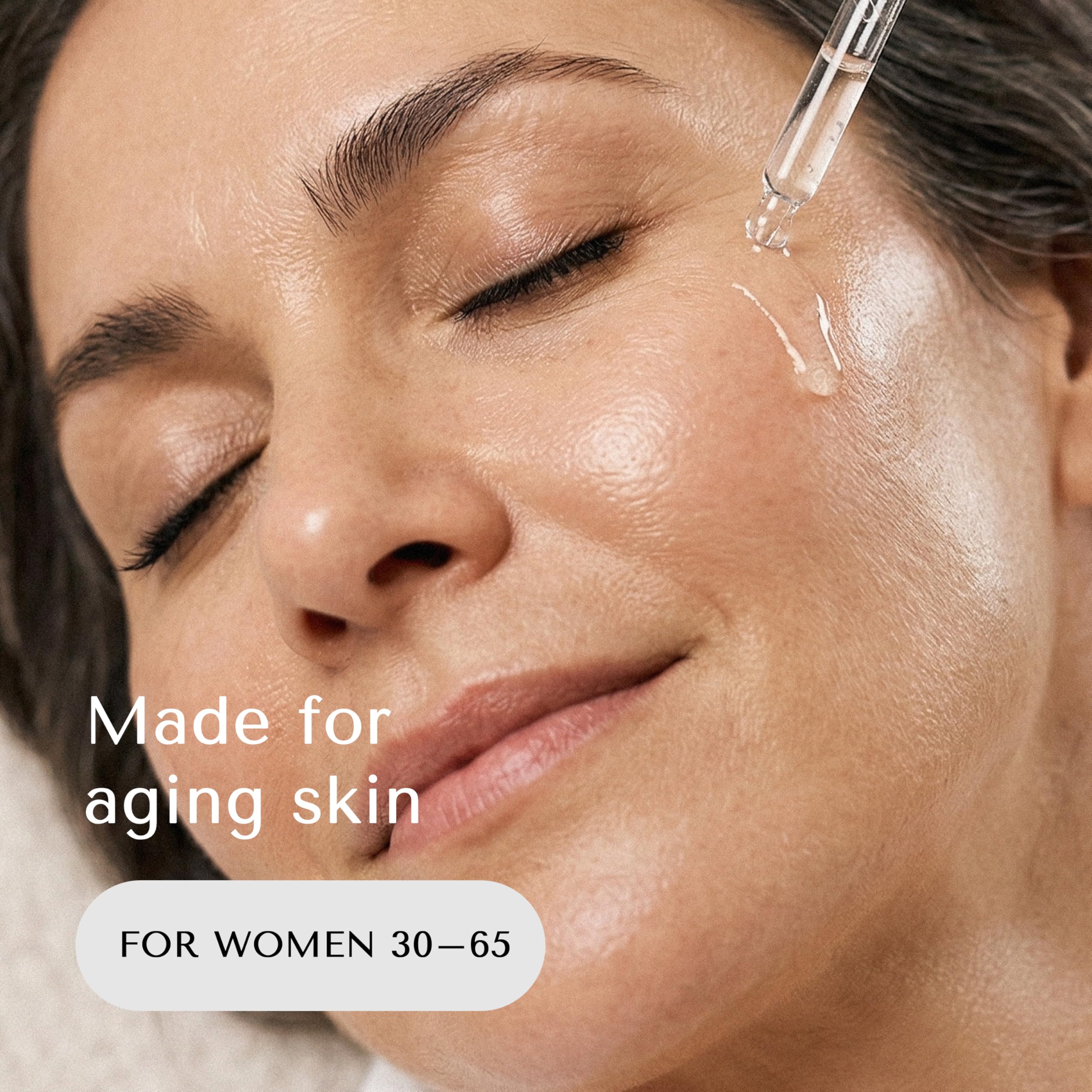SOLURETINOL 30ml size comparison in hand indicating travel-friendly volume