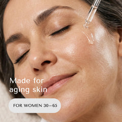 SOLURETINOL 30ml size comparison in hand indicating travel-friendly volume