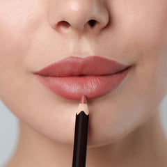 SORMÉ in a professional makeup kit demonstrating artist-approved reliability
