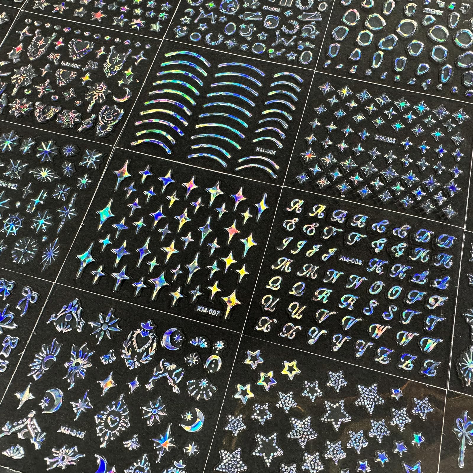 SPLOCUDU stickers applied on fingertip demonstrating quick salon-quality results