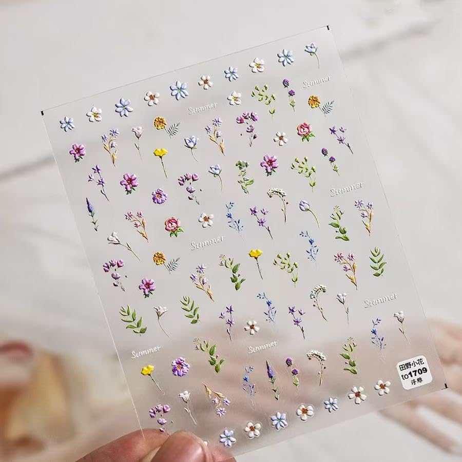 SPLOCUDU manicure in outdoor setting showcasing seasonal spring-summer look
