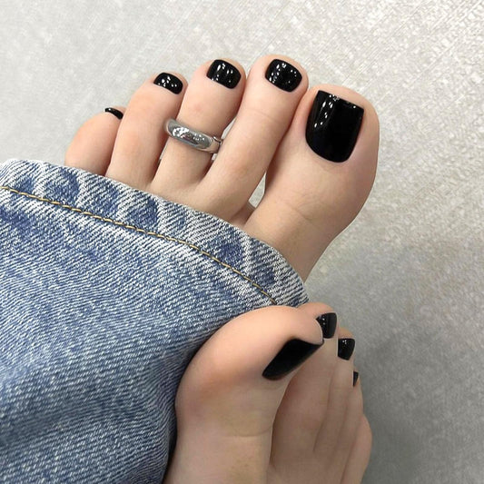 SRIMNUYY front packaging showing 24 black glossy press-on toe nails for quick styling