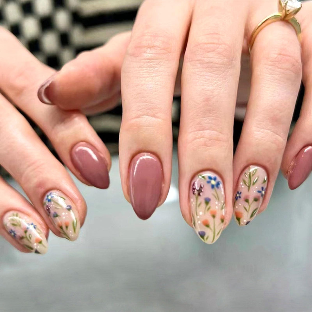 SRIMNUYY front packaging showing 24-piece glossy press-on nails benefit quick salon look