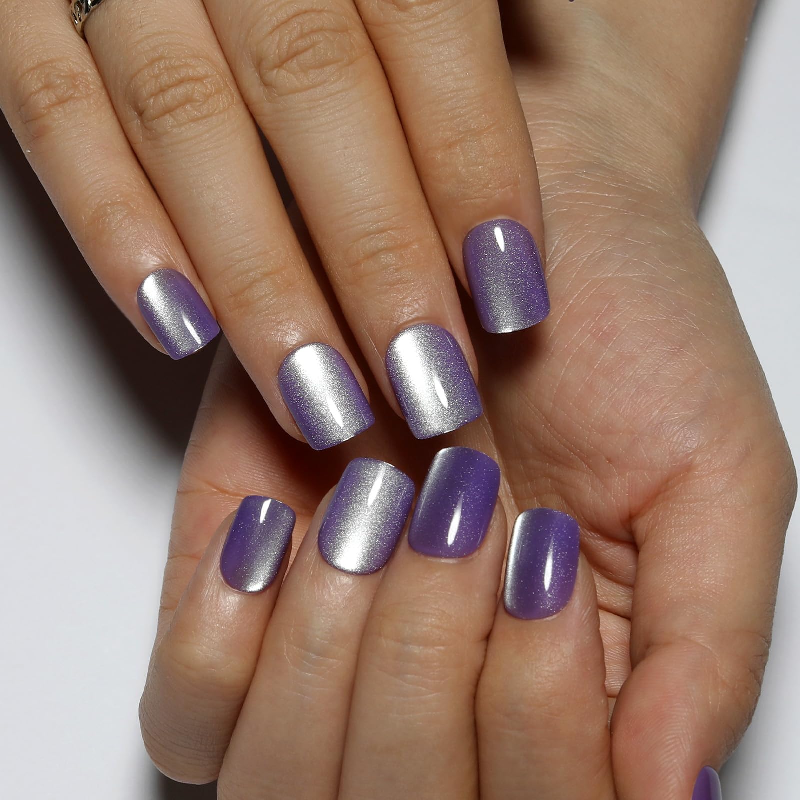 Stbisen close-up of cat-eye texture showcasing shifting lavender shimmer for eye-catching depth