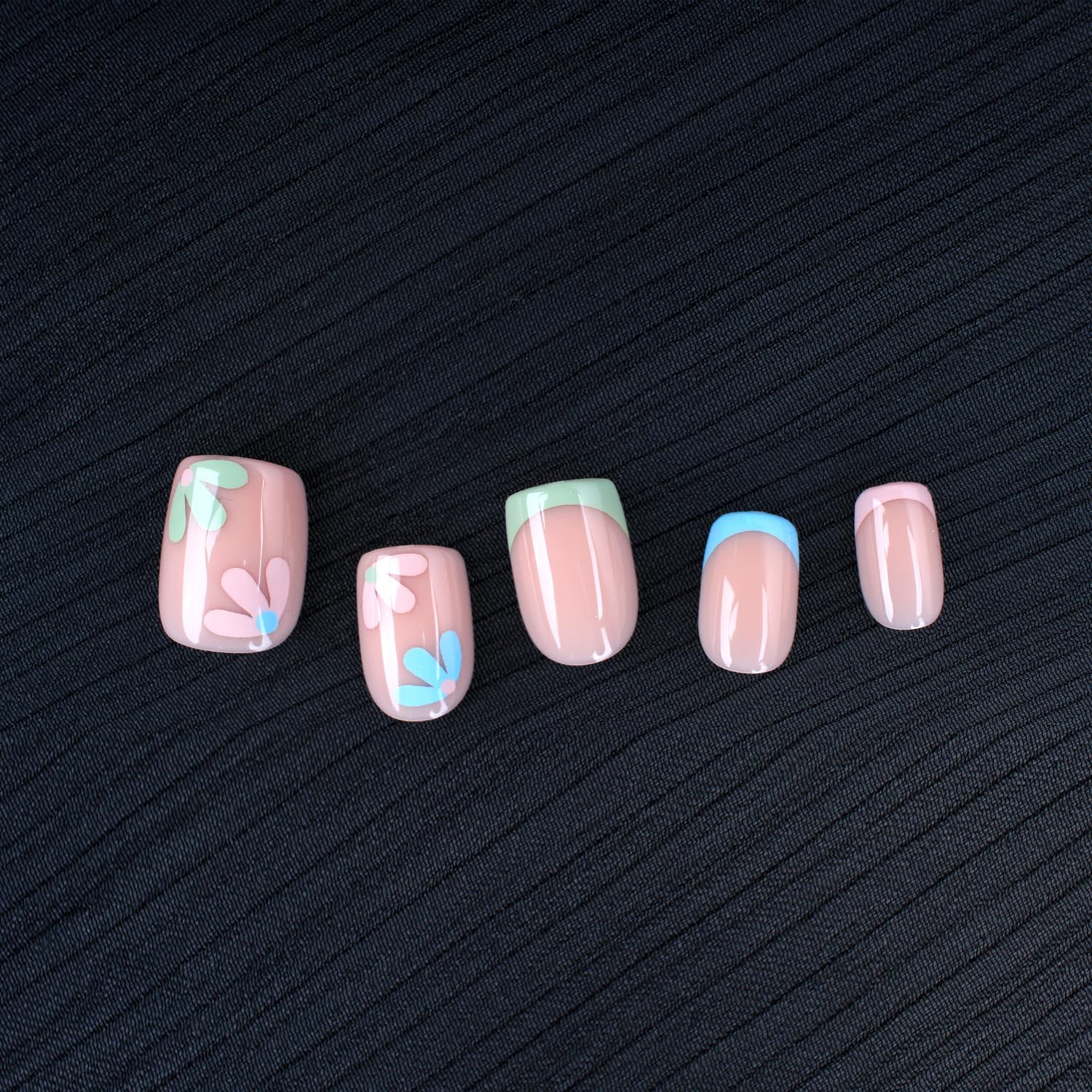 Stbisen arranged 30 press-on nails displaying sizes and blossom-pink designs