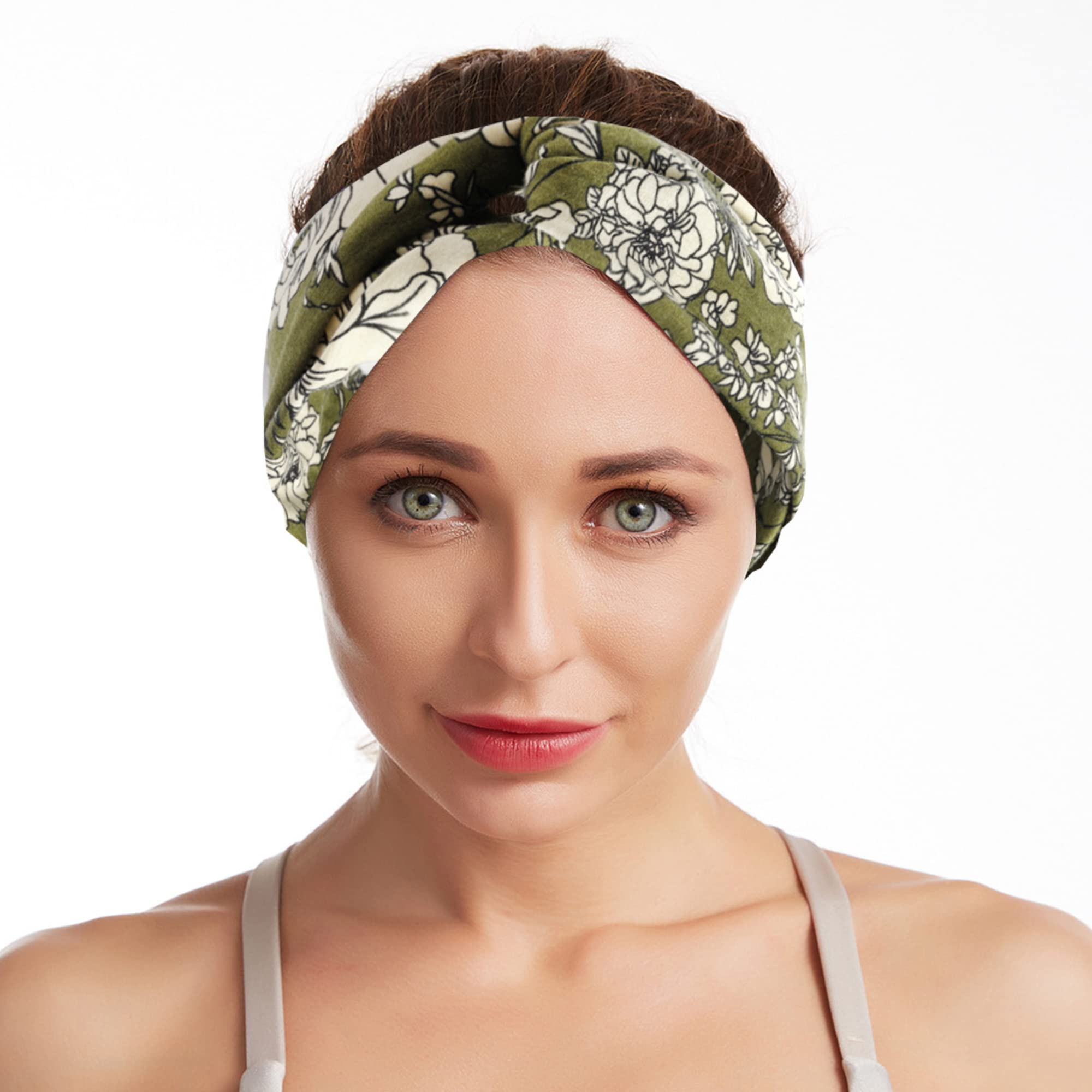 STGDAK headband in hand showing 24 cm length scale and portability