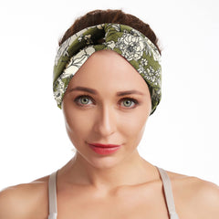 STGDAK headband in hand showing 24 cm length scale and portability